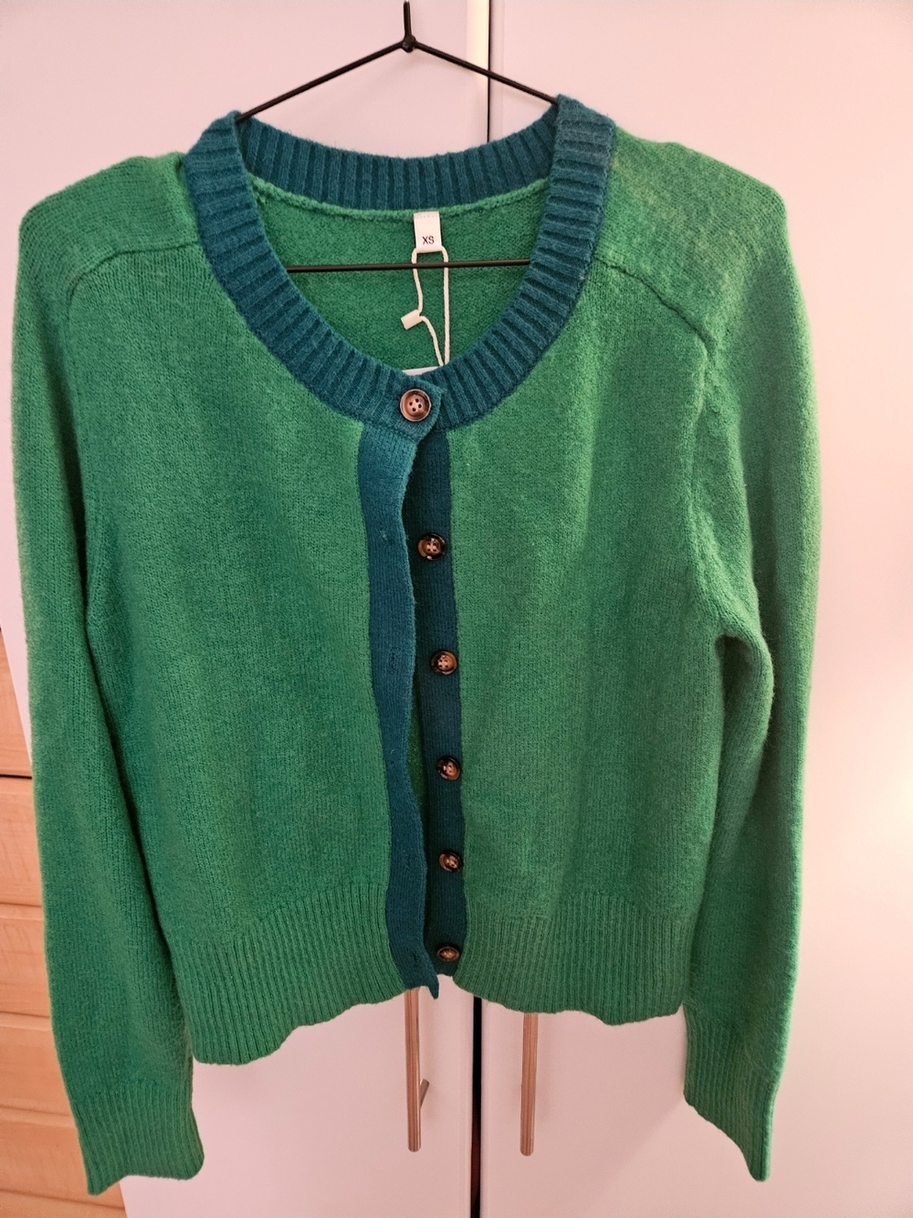 Women’s Green Contrast-Trim Button Cardigan Sweater